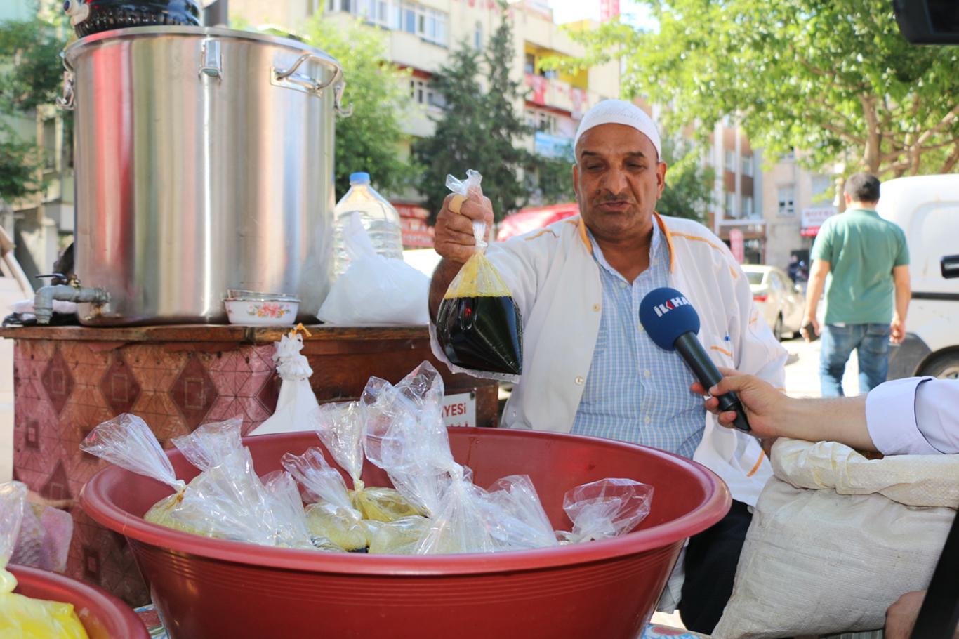 Geleneksel Meyan şerbeti tezgâhlarda yerini aldı Geleneksel Meyan şerbeti tezgâhlarda yerini aldı